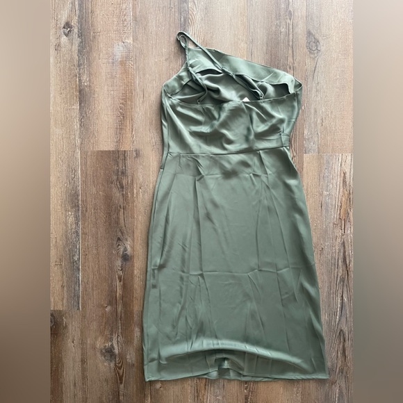 One shoulder midi satin wedding guest dress - Picture 4 of 6